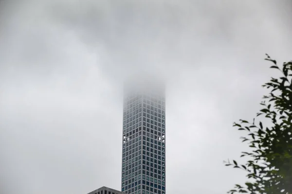 New York Usa Mai 2017 Ein Wolkenkratzer Den Wolken Während — Stockfoto