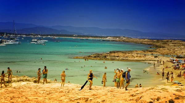 Formentera Spanien Juli 2018 Menschen Baden Heißen Sommertagen Auf Der — Stockfoto
