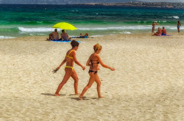 Formentera Spain Липня 2018 Люди Купаються Морі Під Час Спекотного — стокове фото