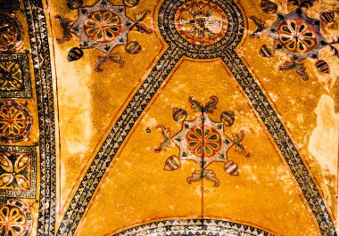 ISTANBUL, TURKEY, Nisan 04 2015: İstanbul, Türkiye 'deki Ayasofya' da tavanın mozaik süslemesi.
