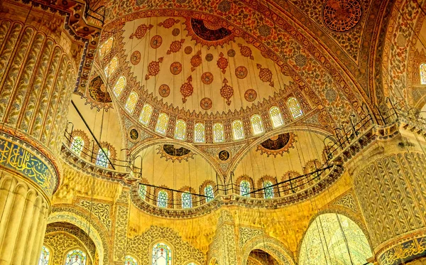 Istanbul Turkey April 2015 View Beautiful Decorated Ceilings Traditional Arab — Stock Photo, Image