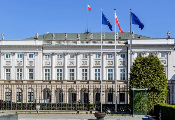 SAVAŞ, POLAND, Nisan 06 2018: Varşova, Polonya 'daki Başkanlık Sarayı.