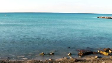 İspanya 'nın Cambrils şehrinde yaz sabahının başlarında.