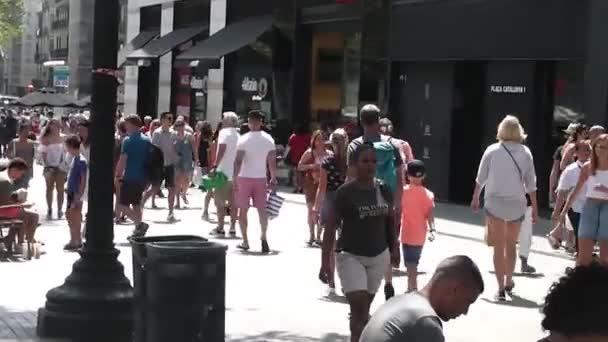 Barcelona Spanien August 2018 Menschen Auf Den Straßen Von Barcelona — Stockvideo