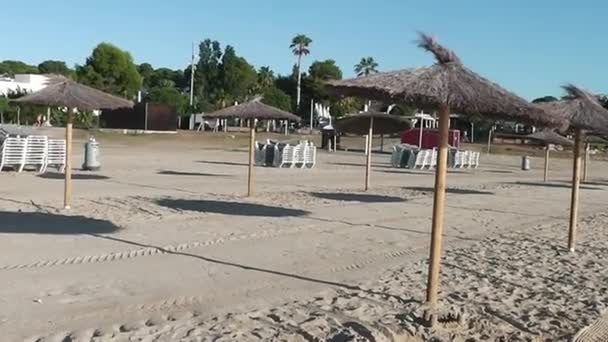 Cambrils Spain Agustus 2018 Pantai Berpasir Emas Pagi Musim Panas — Stok Video