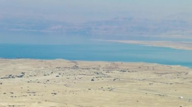 İsrail Masada Ulusal Parkı 'nın tepesinden ölü deniz manzarası izlendi.