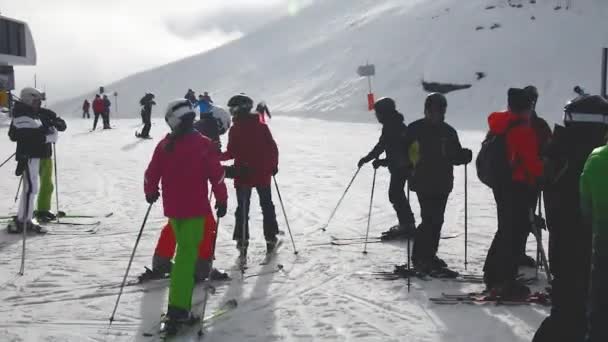 2018 Nassfeld Austria January Skiers Going Ski Cloudy Winter Day — 비디오