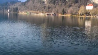 Slovenya 'nın Bled kentinde, Bled ve Bled Old City üzerinde panoramik bir manzara.