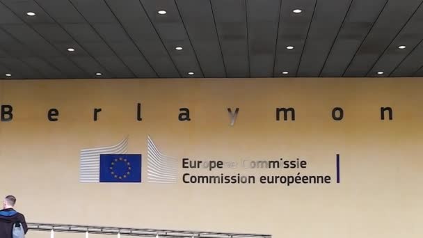 Brussels Belgia Listopada 2018 Wejście Budynku Berlaymony Znakiem Nazwą Komisji — Wideo stockowe