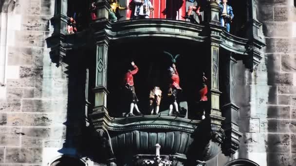 Munich Allemagne Février 2019 Carillon Rathaus Glockenspiel Munich Reproduit Deux — Video