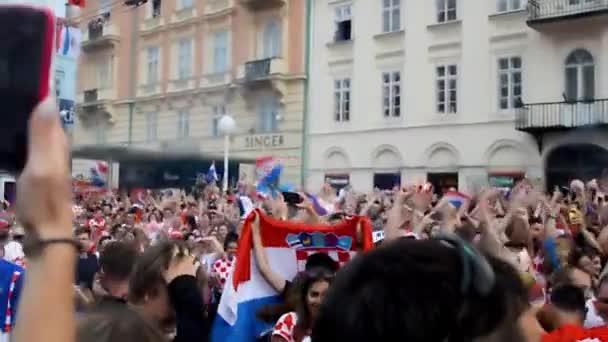 Zagreb Croatia Lipca 2018 Fani Chorwackiej Reprezentacji Piłkarskiej Kibicują Podczas — Wideo stockowe