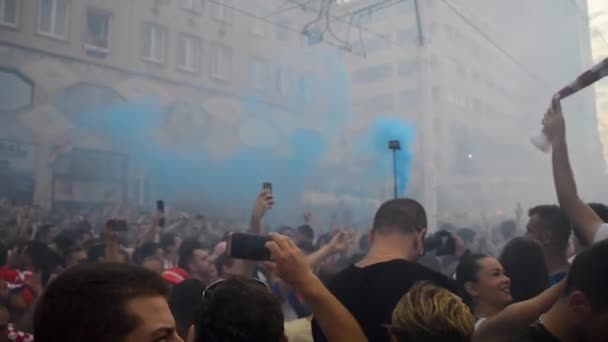 Zagreb Croatia Lipca 2018 Chorwaccy Kibice Reprezentacji Piłkarskiej Dymie Fajerwerków — Wideo stockowe