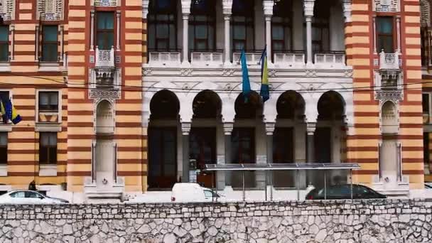 Het Stadhuis Van Sarajevo Bekend Als Vijecnica Gereconstrueerd Vernieuwd Een — Stockvideo