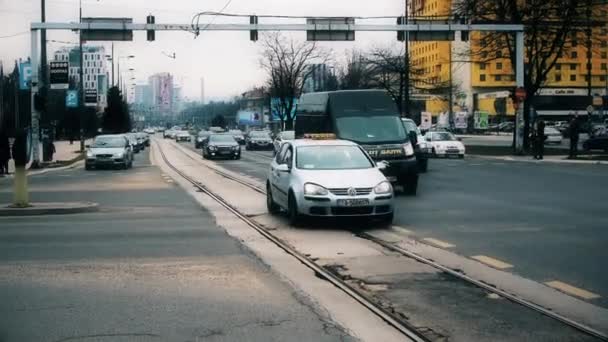Sarajevo Bosnia Och Herzegovina Februari 2019 Daglig Vägtrafikscen Kalla Vinterdagar — Stockvideo