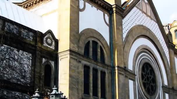 Novi Sad Sérvia Março 2019 Velha Sinagoga Judaica Olhou Quintal — Vídeo de Stock