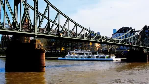 Frankfurt Main Duitsland Maart 2019 Uitzicht Belangrijkste Voetgangersbrug Eiserner Steg — Stockvideo