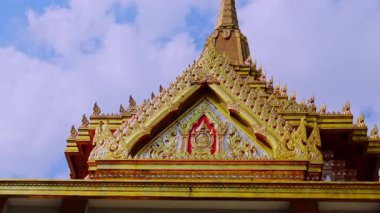 BANGKOK, THAILAND, 31 Aralık 2019: Bangkok, Tayland 'da bulunan Budist tapınağının dış cephe dekorasyonu.
