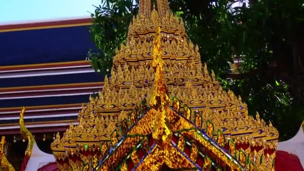 Золотые Украшения Буддийском Храме Бангкоке Таиланд — стоковое видео