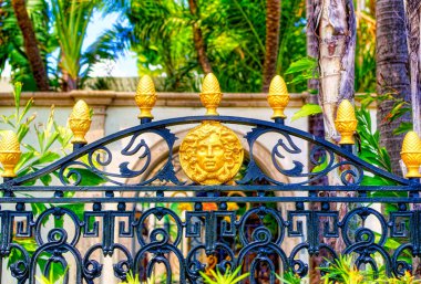 MIAMI BEACH, FLORIDA, ABD, 29 Nisan 2019: Miami Beach, Florida, ABD 'deki metal çitlerdeki dekorasyon ayrıntıları.