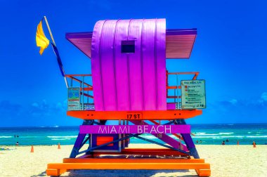 MIAMI BEACH, FLORIDA, ABD, Mayıs 03 2019: Miami Beach, Florida, ABD 'deki South Beach' teki körfez izleme kulesi.