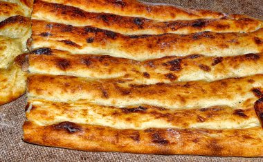 Taze pişmiş geleneksel Türk ekmeği.