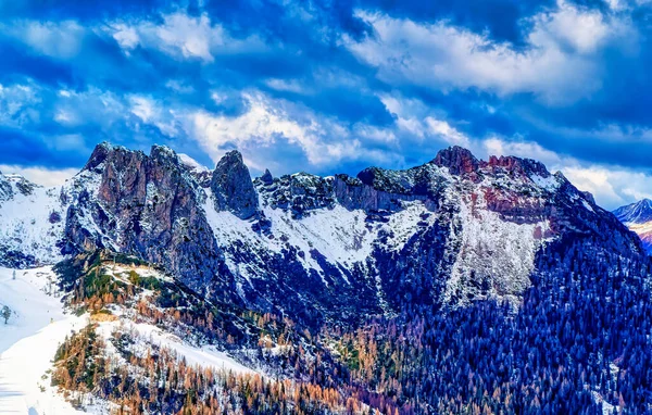 Oostenrijkse Alpen Onder Tijdens Koude Zonnige Winterdag — Stockfoto