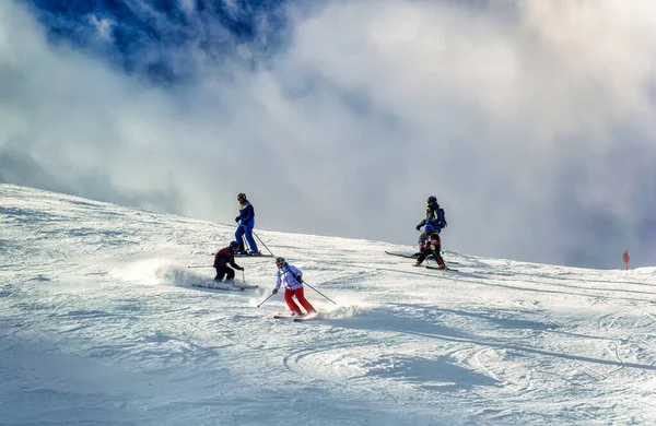 Nassfeld Áustria Janeiro 2019 Esquiadores Pista Esqui Durante Dia Ensolarado — Fotografia de Stock
