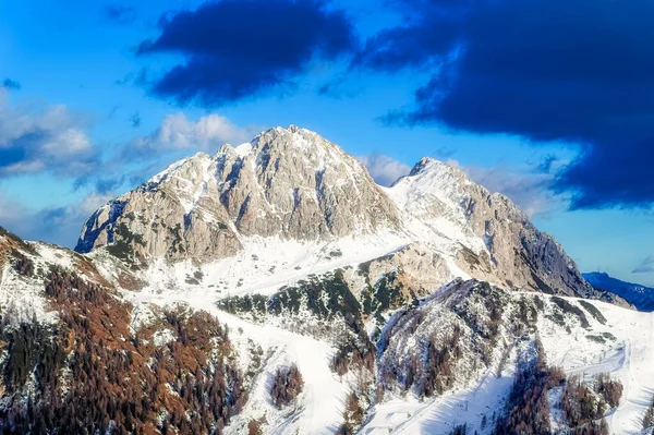 Vista Panorámica Popular Estación Esquí Durante Día Invierno Nassfeld Austria —  Fotos de Stock