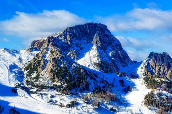 奥地利纳斯菲尔德冬季受欢迎的滑雪胜地的全景 — 图库照片