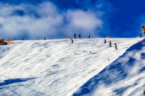 Nassfeld Austria January 2019 Skiers Ski Slope Sunny Winter Day — Stock Photo, Image