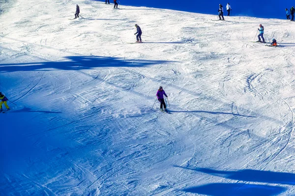 Nassfeld Austria January 2019 Skiers Ski Slope Sunny Winter Day — Stock Photo, Image