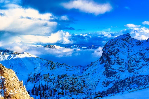 Vista Panorâmica Sobre Popular Estância Esqui Durante Dia Inverno Nassfeld — Fotografia de Stock