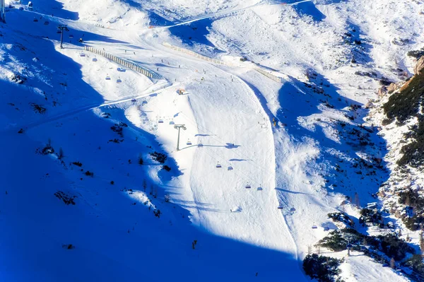 Πανοραμική Θέα Δημοφιλή Χιονοδρομικό Κέντρο Κατά Διάρκεια Της Χειμερινής Ημέρας — Φωτογραφία Αρχείου