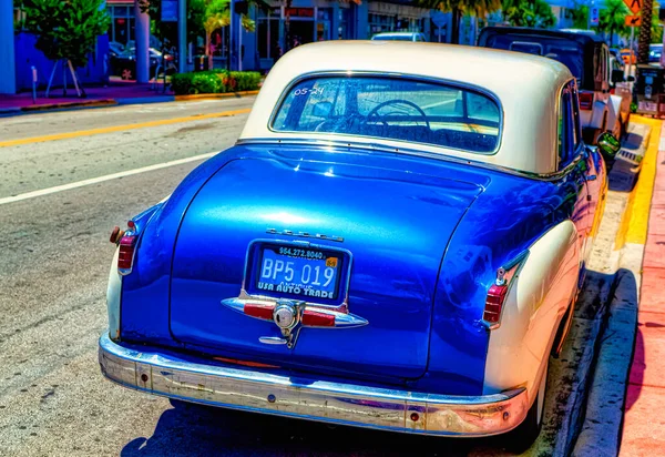 Miami Beach Usa April 2019 Old Timer Auto Geparkeerd Straat — Stockfoto