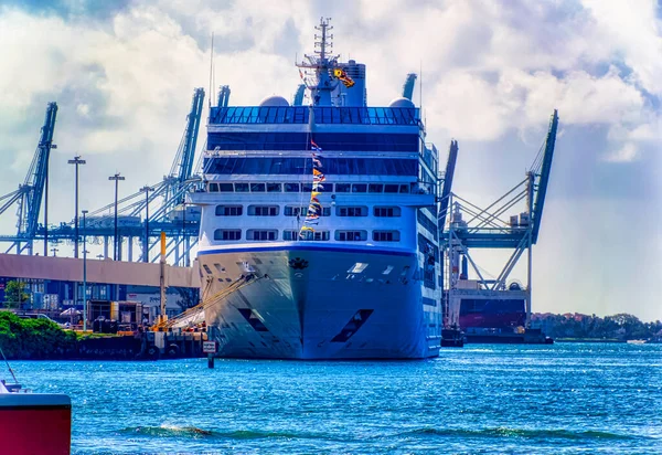 Miami Florida Usa April 2019 Großes Kreuzfahrtschiff Legt Hafen Von — Stockfoto