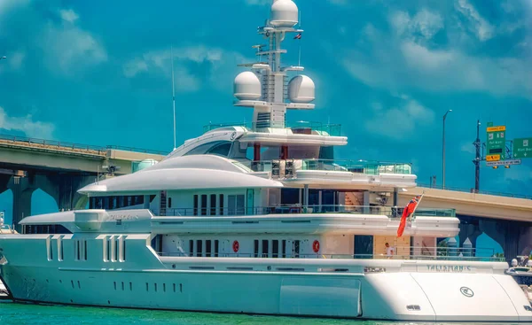 Miami Florida Usa May 2019 Luxurious Yacht Docket Sea Bay — Stock Photo, Image