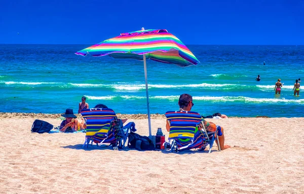 Miami Beach Florida Usa May 2019 Άνθρωποι Στην Παραλία Κατά — Φωτογραφία Αρχείου