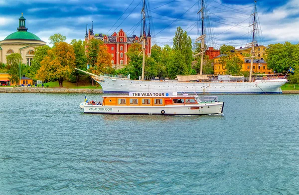 Stockholm Zweden September 2019 Klein Cruiseschip Passeert Voor Oude Witte — Stockfoto