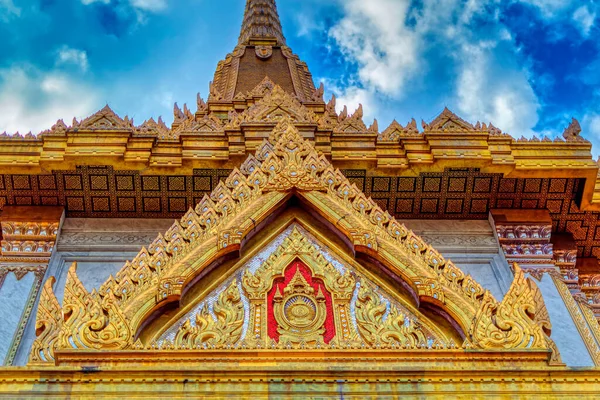 Decorações Revestidas Ouro Templo Budista Bangkok Tailândia — Fotografia de Stock