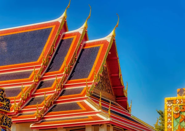 Telhados Coloridos Templo Budista Bangkok Tailândia — Fotografia de Stock