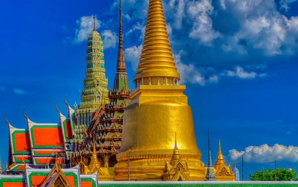 Golden Coated Chedi Structure Other Template Buildings Royal Palace Bangkok — Stock Photo, Image