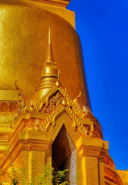 Golden Coated Chedi Structure Royal Palace Bangkok Thailand — Stock fotografie