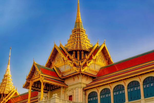 Bangkok Thailand Dezembro 2019 Objetos Revestidos Ouro Dentro Palácio Real — Fotografia de Stock
