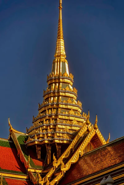 Bangkok Thailand Prosince 2019 Zlatě Natřené Objekty Uvnitř Královského Paláce — Stock fotografie