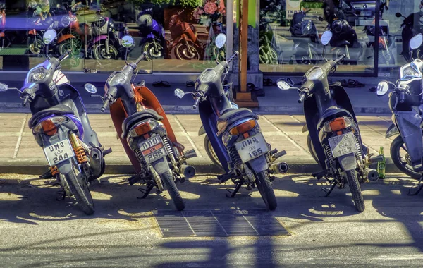 Пхукет Таиланд Января 2020 Года Небольшие Скутеры Аренду Улицах Популярного — стоковое фото