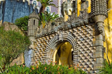 Sintra, Portekiz, Ocak 05 2024: Gündüz vakti Portekiz, Sintra 'da Pena Sarayı detayları.