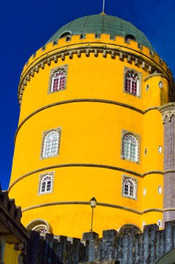 Sintra, Portekiz, Ocak 05 2024: Gündüz vakti Portekiz, Sintra 'da Pena Sarayı detayları.