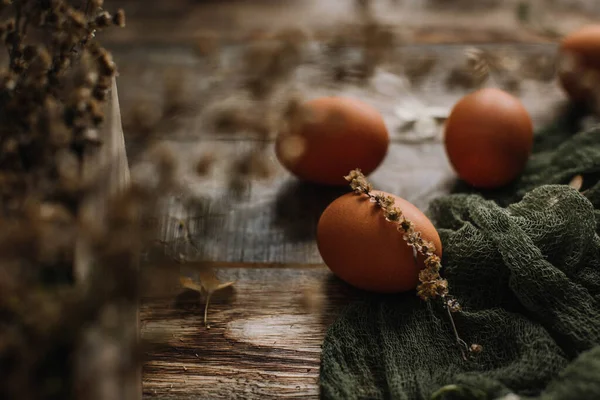 Ovos Sem Coloração Fundo Madeira Estilo Rústico Para Páscoa — Fotografia de Stock