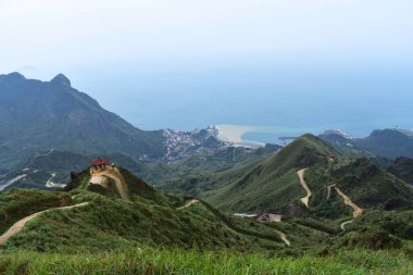 Yeni Taipei, Tayvan - Çaydanlık Dağı Yürüyüş Yolu Yin ve Yang Denizi manzaralı