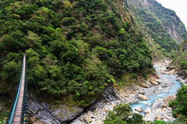 Hualien County, Tayvan - Taroko Milli Parkı - Swallow Grotto Yanzikou Yürüyüş Yolu 'ndaki Mermer Geçit